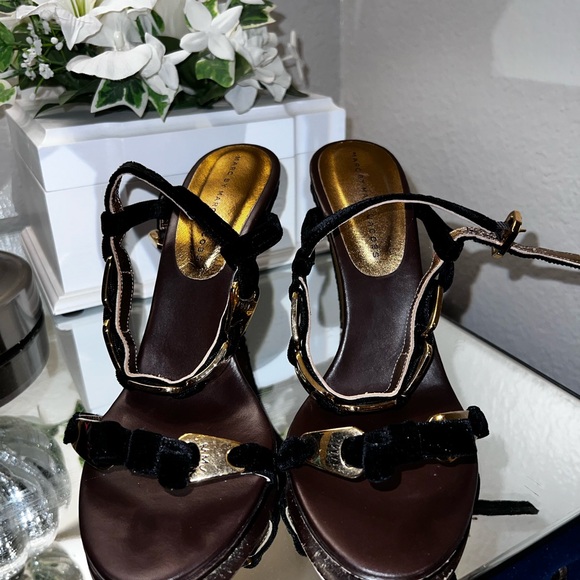 Beautiful gold black Marc Jacob’s heels - Picture 4 of 7